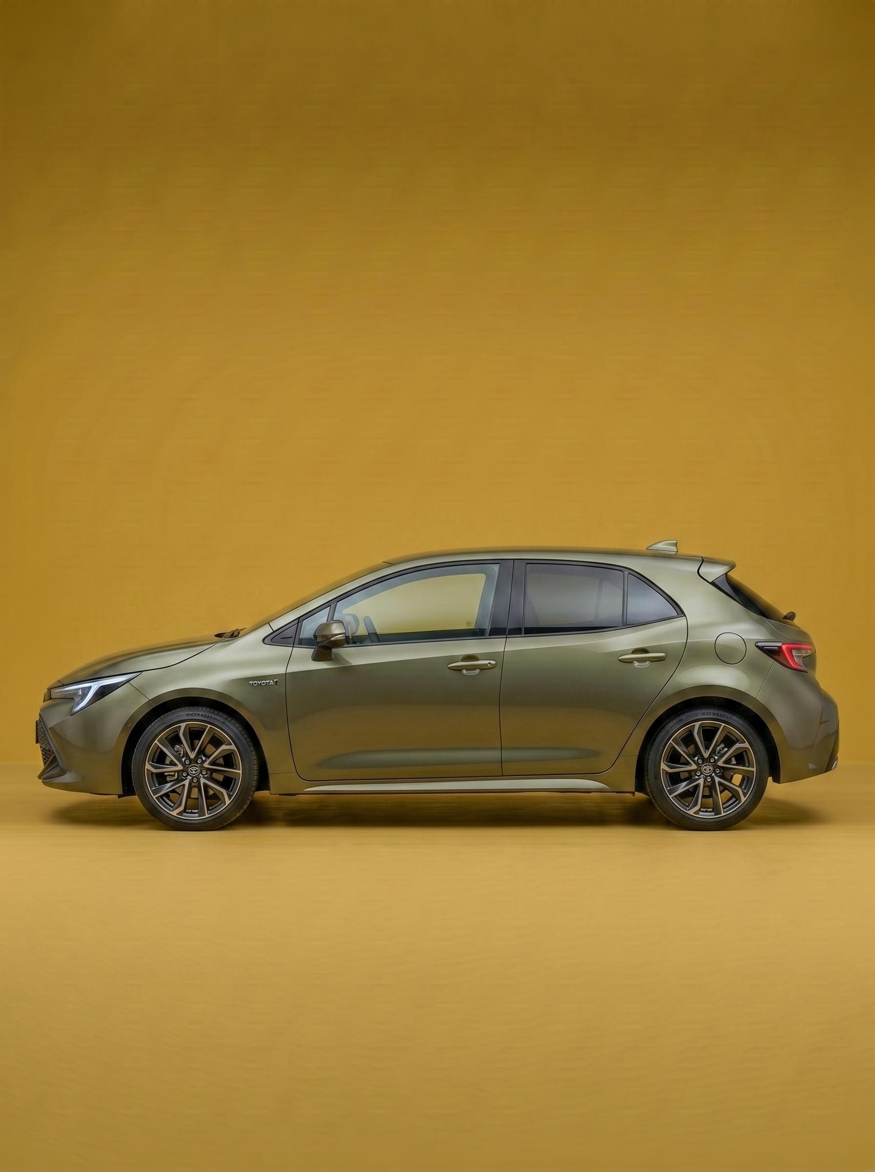 Toyota Corolla Hatchback Manual with 5 seats — rent from €40/day